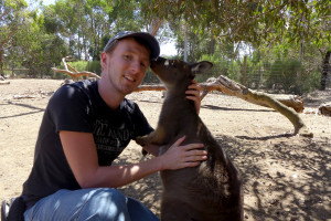 Auf Tuchfühlung mit Kängurus in Australien.
